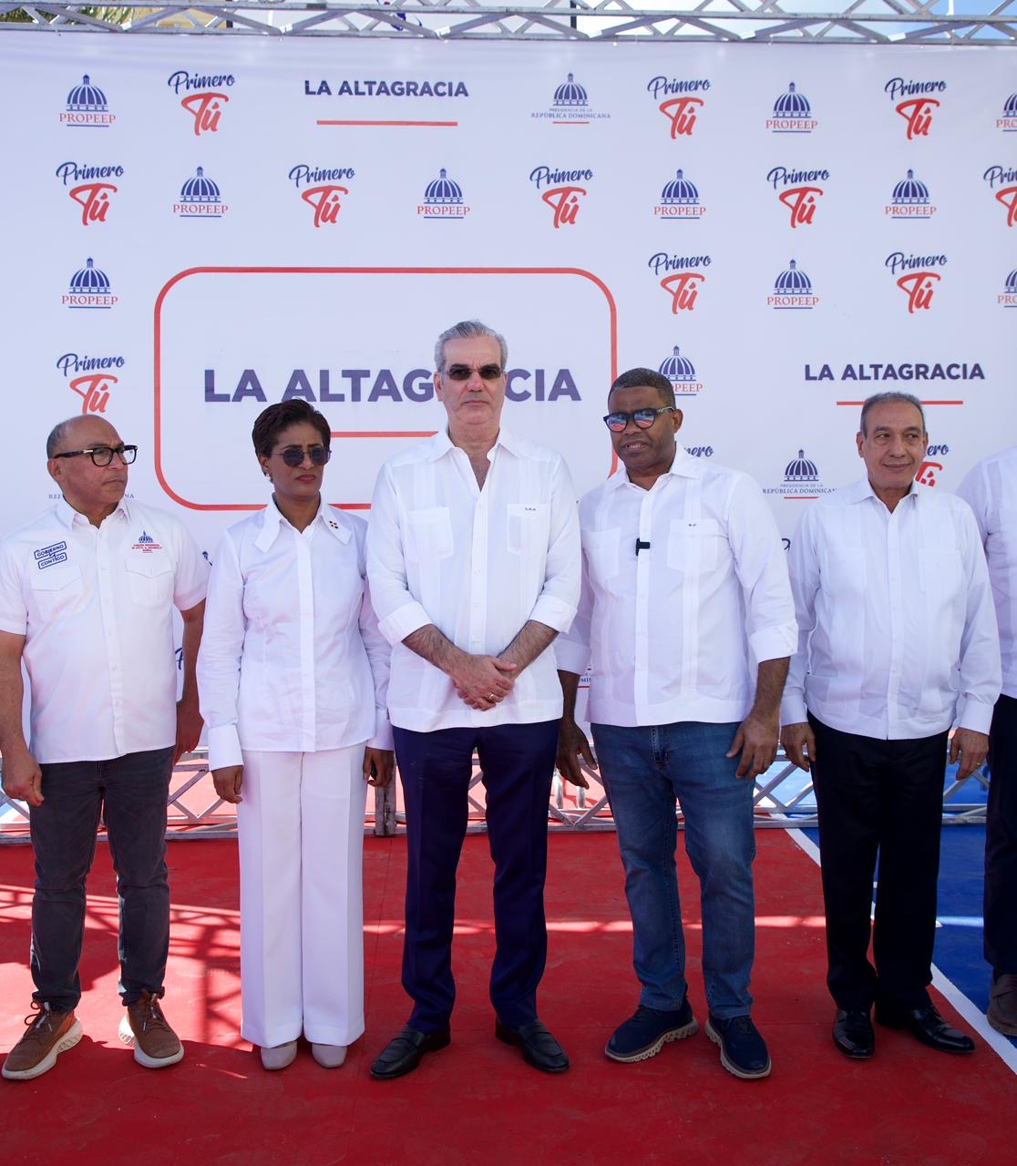 Abinader anuncia soluciones de alcantarillado, agua potable y energía en Higüey