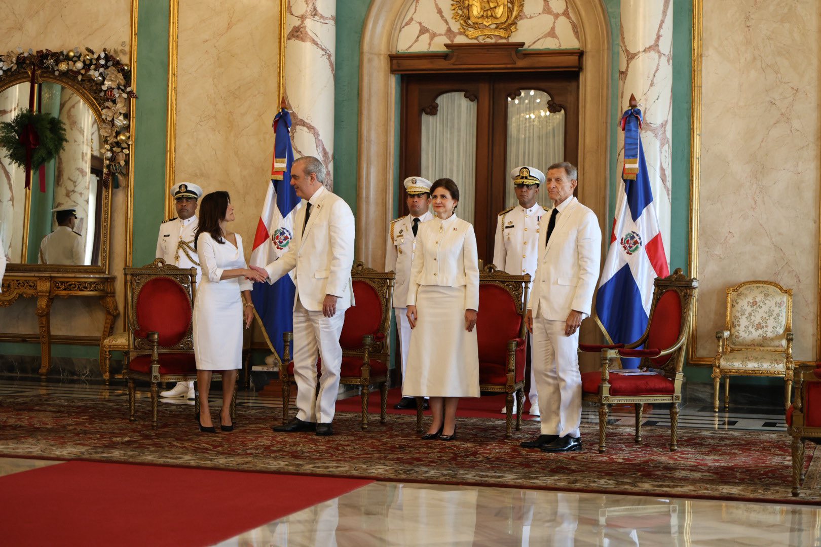 Embajadora Leah F. Campos presenta cartas credenciales ante el presidente Luis Abinader