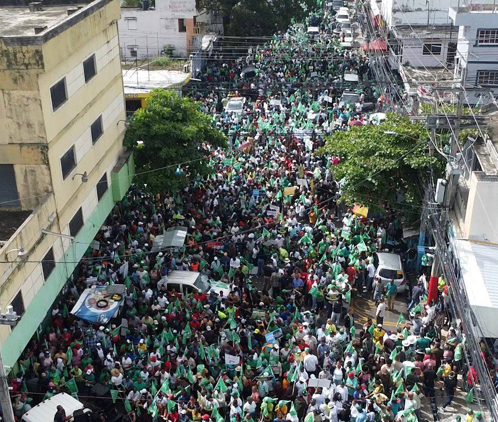 Fuerza del Pueblo exhibe músculos con multitudinaria marcha