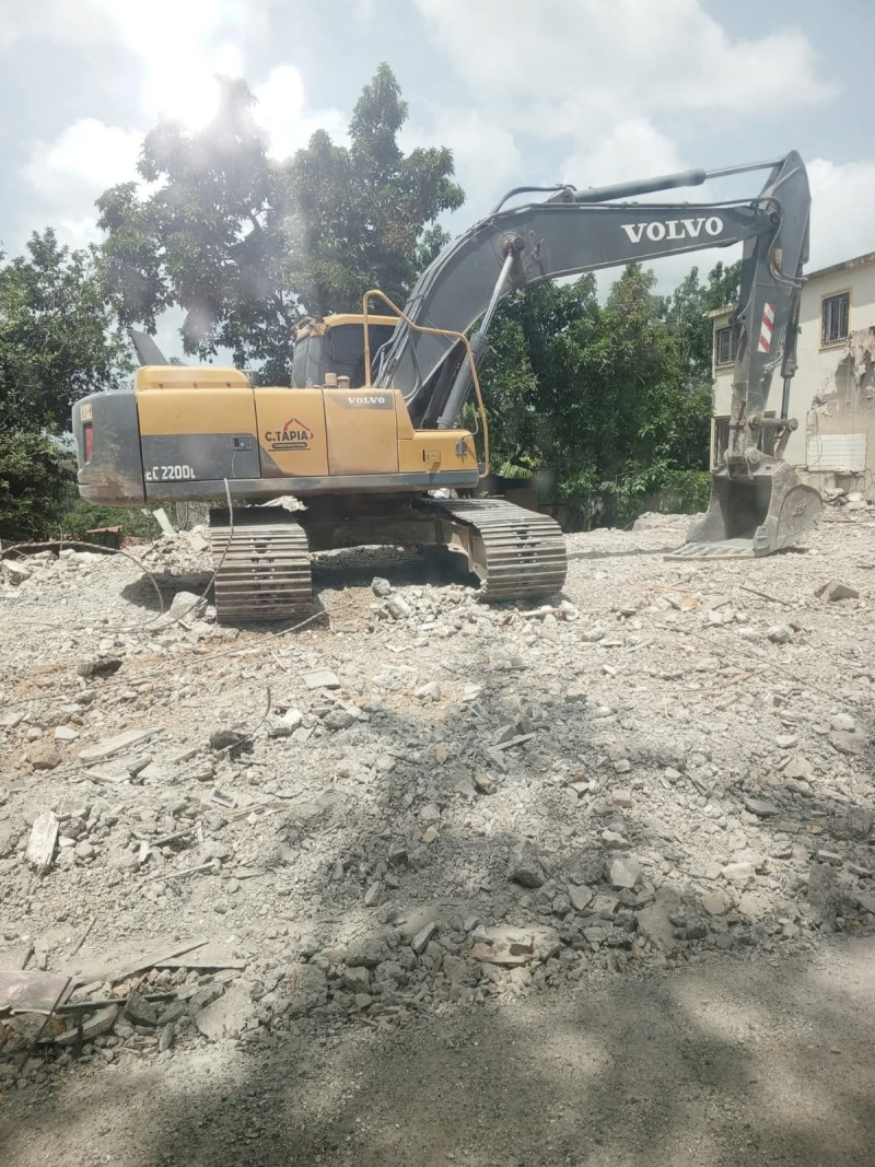 Paralizan demolición de casa patrimonio histórico frente al monumento Sánchez Ramírez