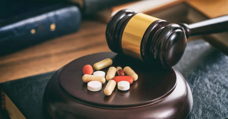 Justicia radica 123 cargos contra falso médico