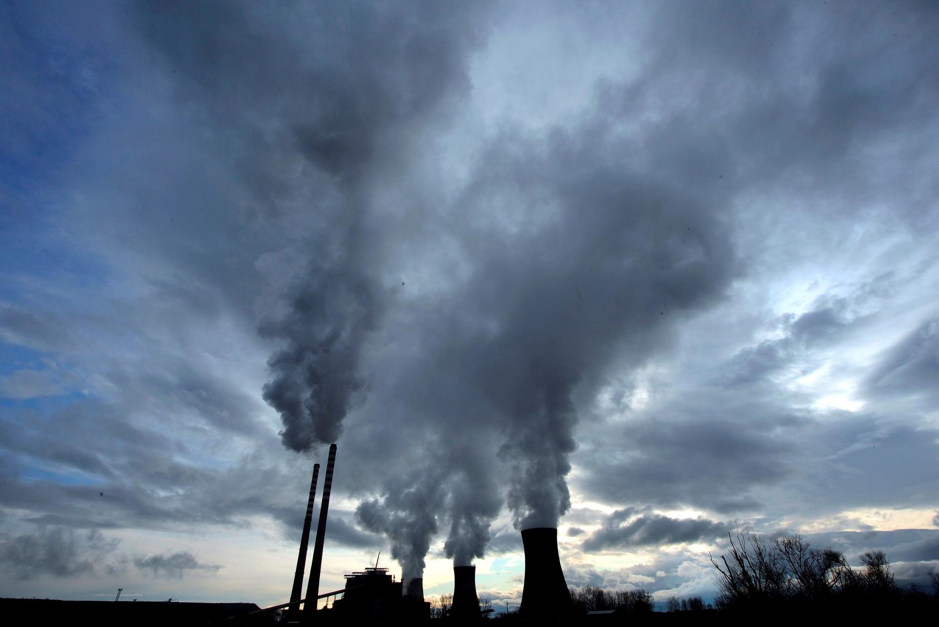 Las emisiones de CO2 de la UE cayeron un 0,4 % el segundo trimestre de 2025