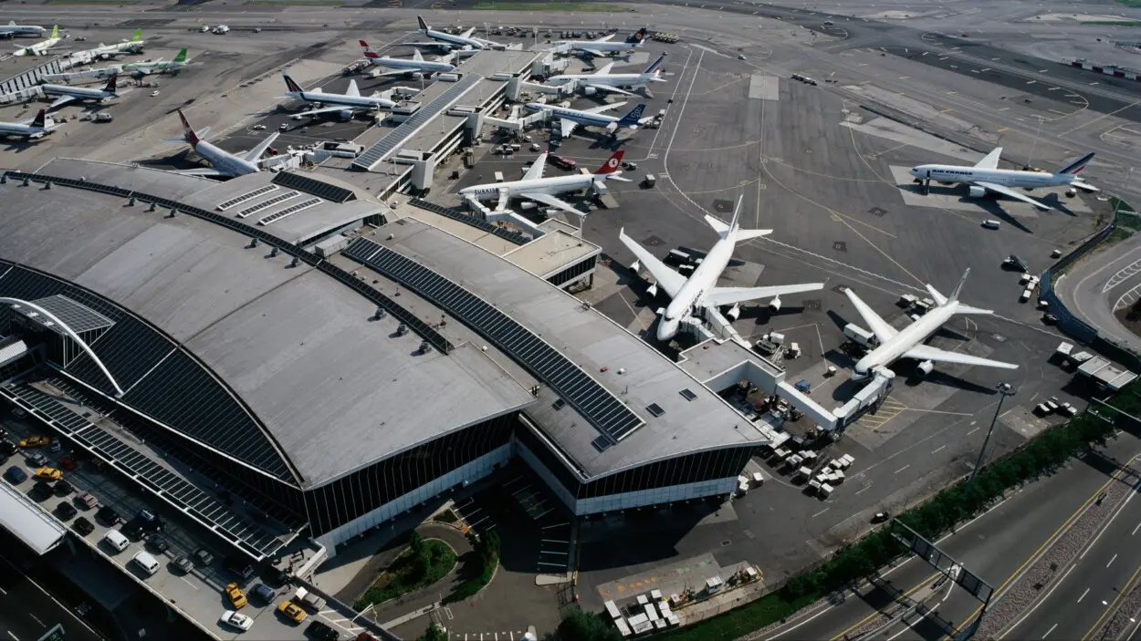 Cierre del Gobierno afecta vuelos en JFK y LaGuardia: ¿Qué está sucediendo?