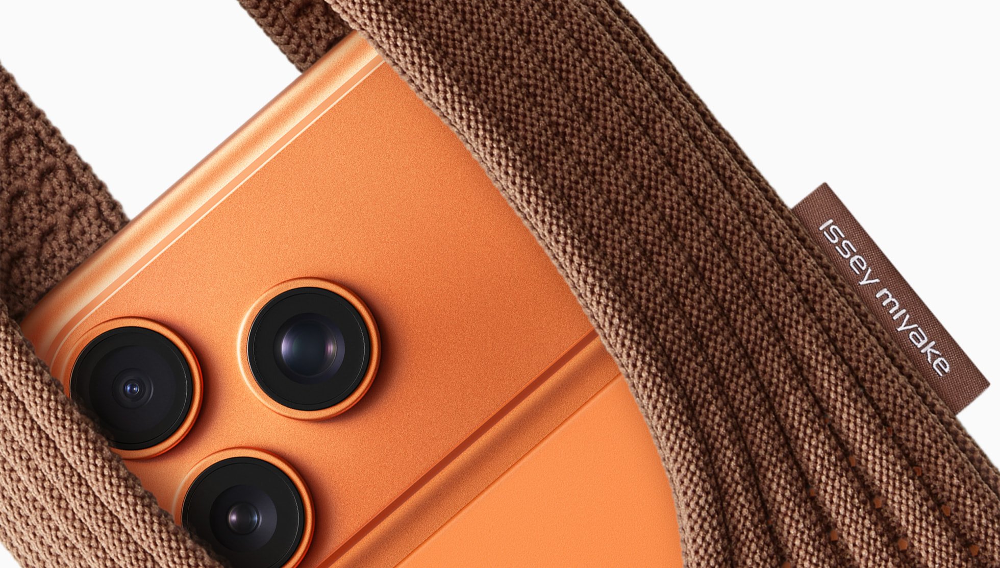 Apple lanza el iPhone Pocket, ¿en qué estaban pensando?