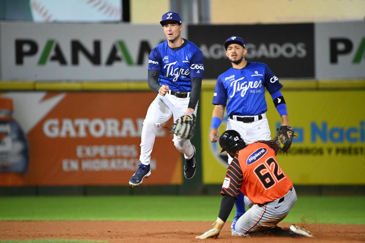 Licey remonta en el séptimo y corta racha negativa con triunfo 6-3 sobre los Toro
