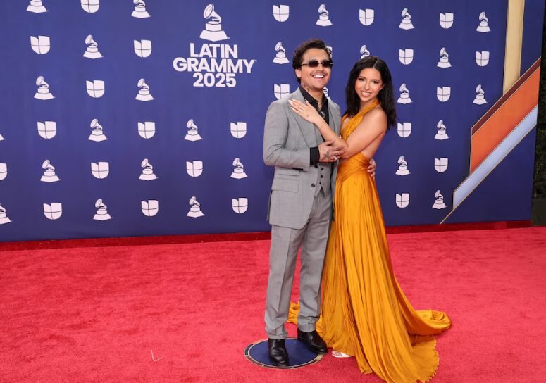 Nodal gana Grammy y causa escándalo al olvidar a Ángela