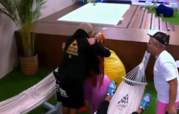 Gracie Bon entrega regalo a La Fruta por su cumpleaños