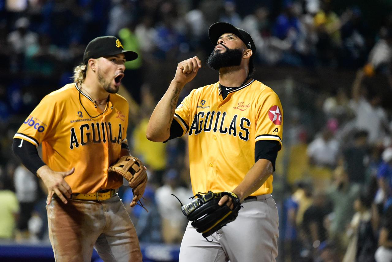 Águilas vuelan alto en el Quisqueya: blanquean al Licey y suman su quinta victoria al hilo