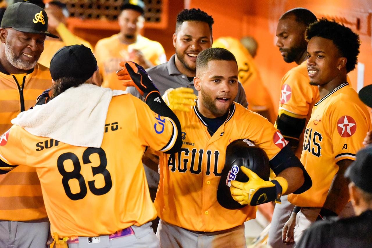 Berroa y Durán comandan ofensiva aguilucha en triunfo 6-4 sobre los Toros
