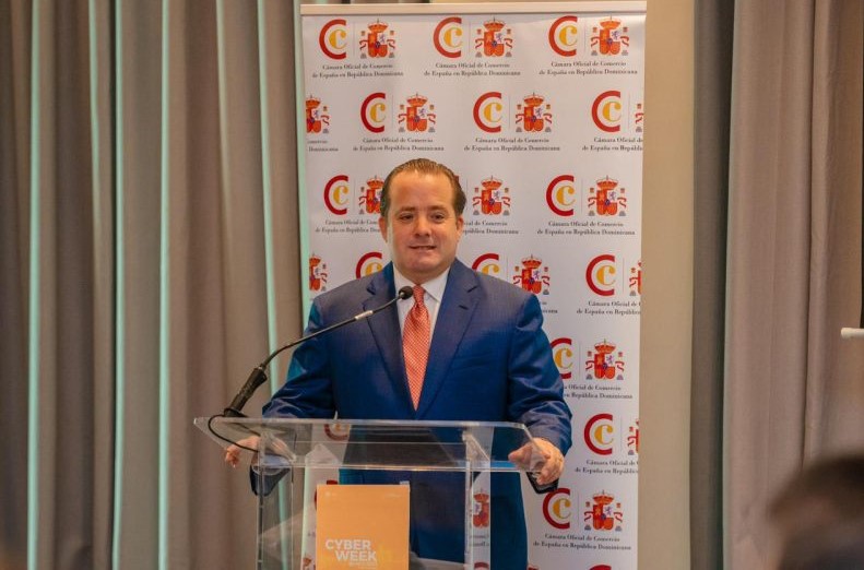 Ministro Paliza destaca aumentos salariales, avances en transparencia y fortaleza de la relación España–RD