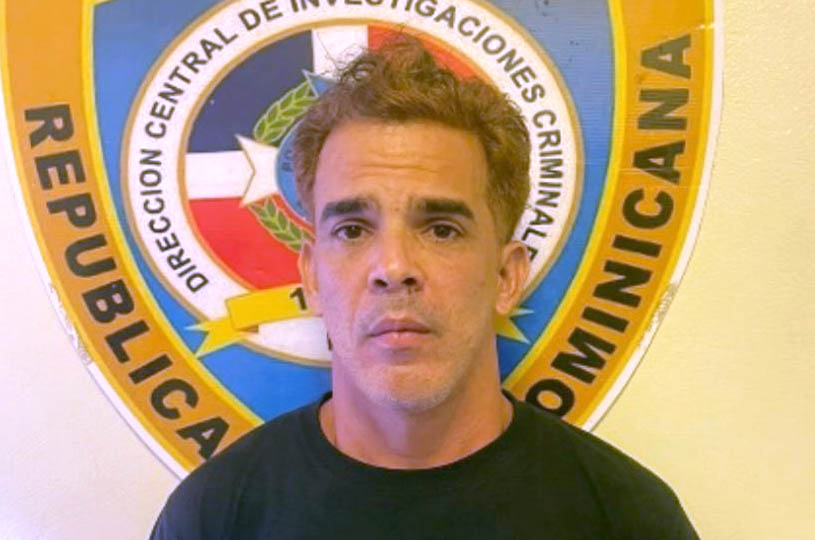 Se entrega hombre señalado por provocar la muerte de suegra y herir su pareja en La Vega