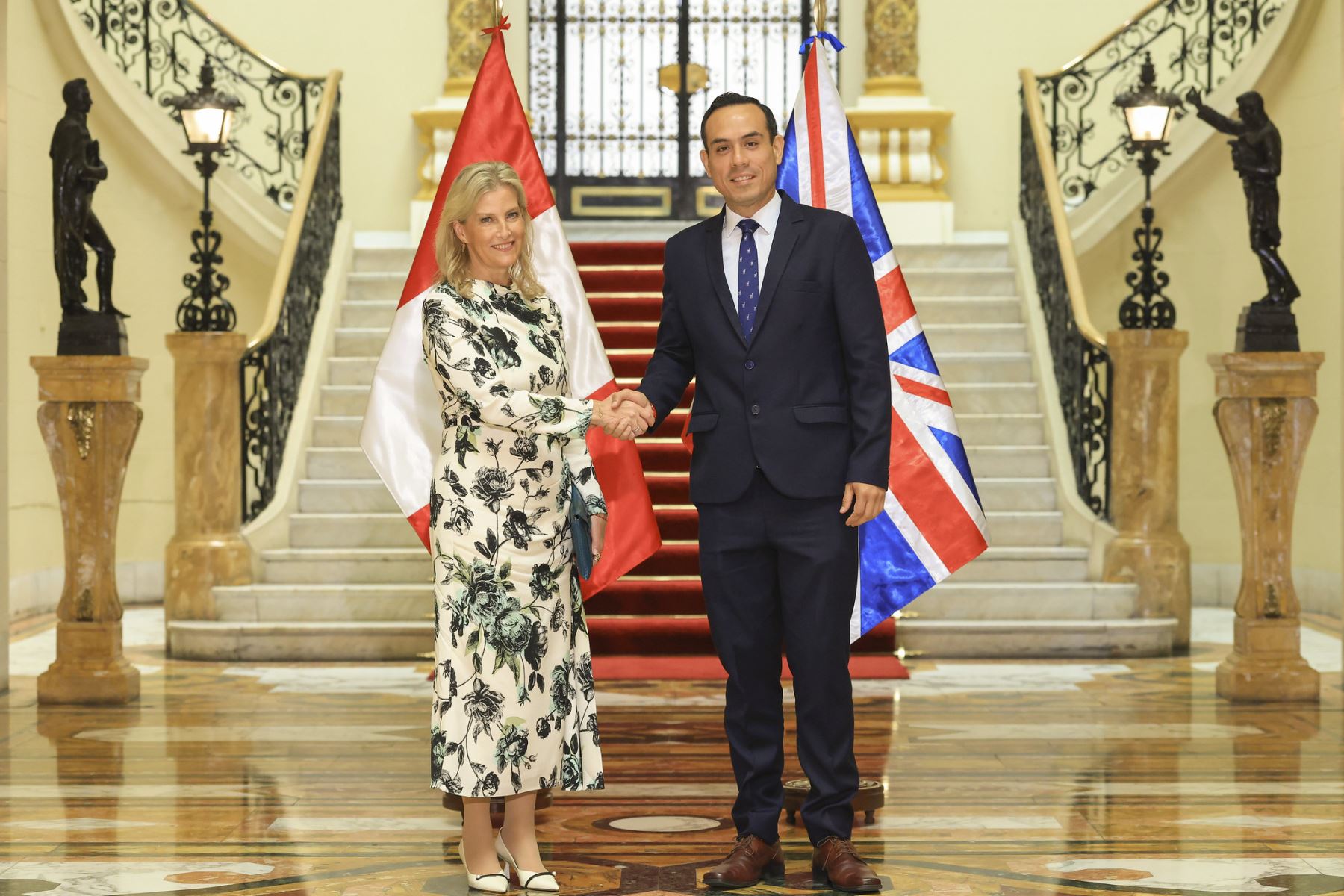 La duquesa de Edimburgo se reúne con el presidente de Perú