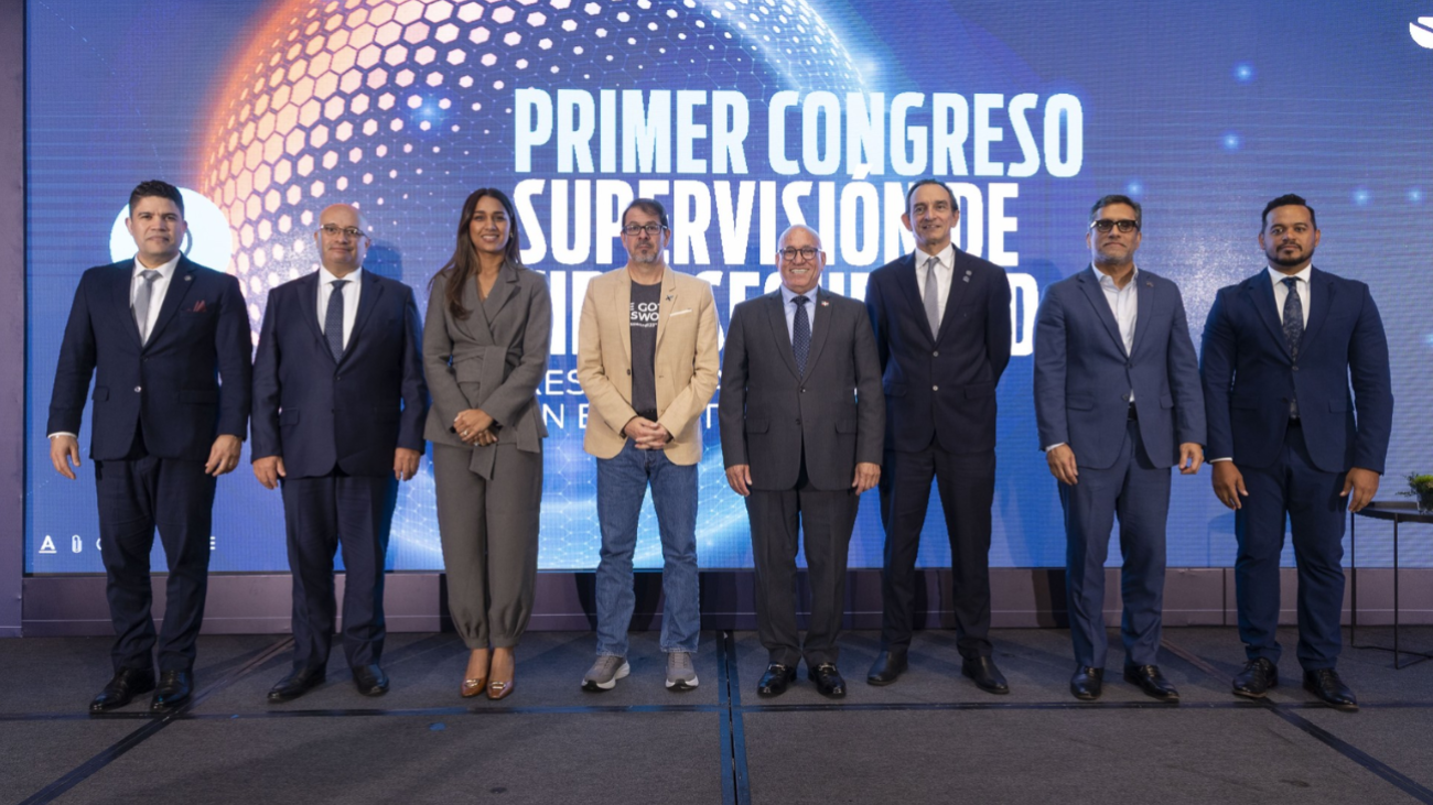 La Superintendencia de Bancos realiza congreso sobre vigilancia y actualización para evitar robo de datos