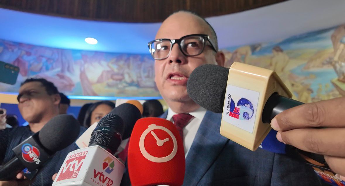 Presidente del Colegio de Abogados considera que el país no está preparado para permitir el voto de militares y policías