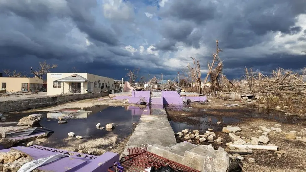 Cerca de 500,000 personas en Jamaica enfrenta condiciones críticas tras huracán Melissa