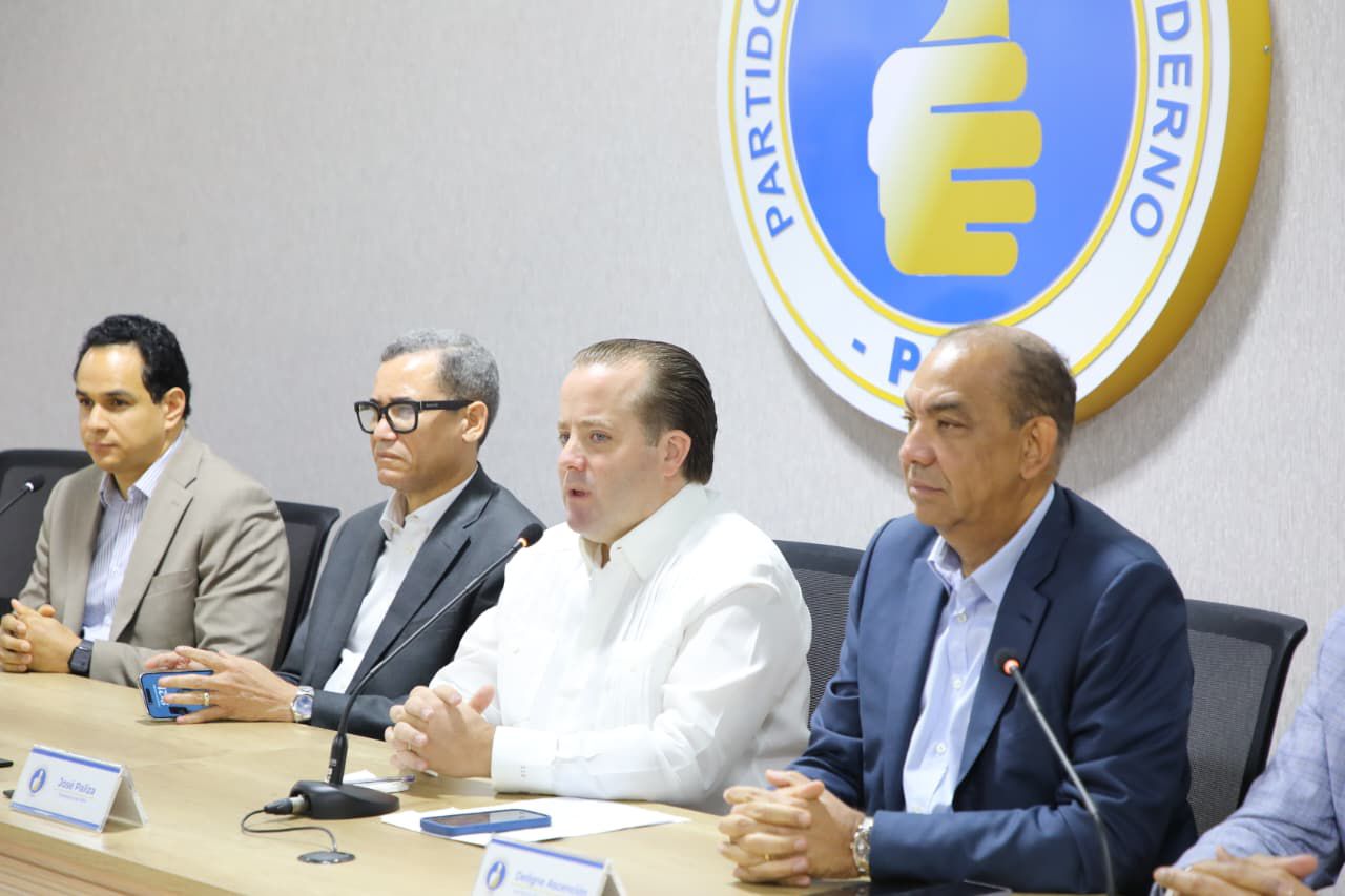 PRM promoverá la Constitución impulsada por Abinader