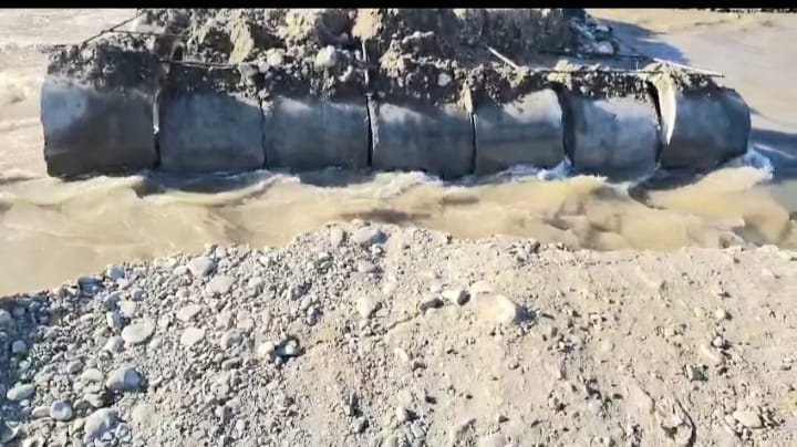 Varias comunidades incomunicadas por crecida del río