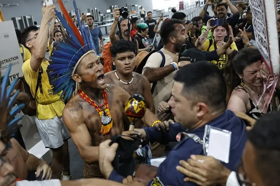 Manifestantes protestan en la COP30 de Belém por la crisis climática y su impacto en la salud