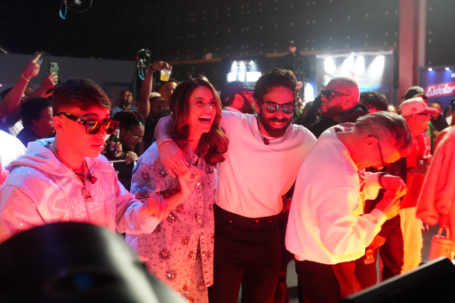Personalidades disfrutan del concierto de Eddy Herrera
