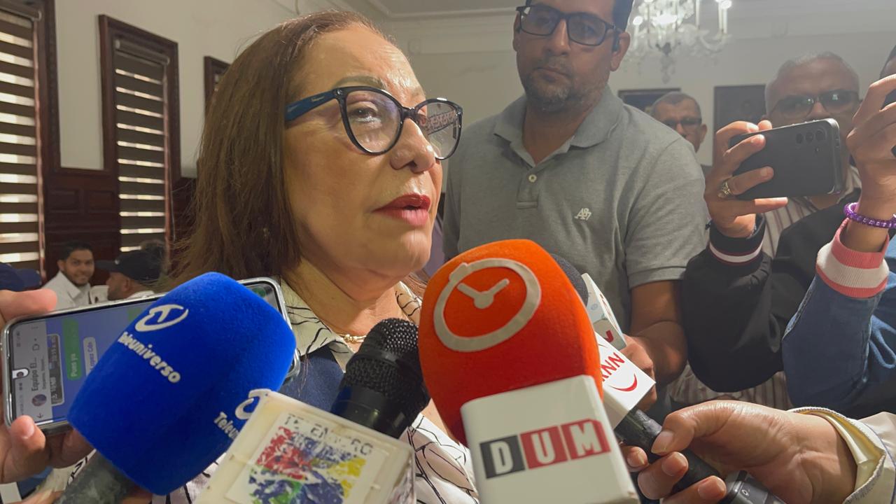 Gobernadora Rosa Santos destaca avances en la Calle Del Sol