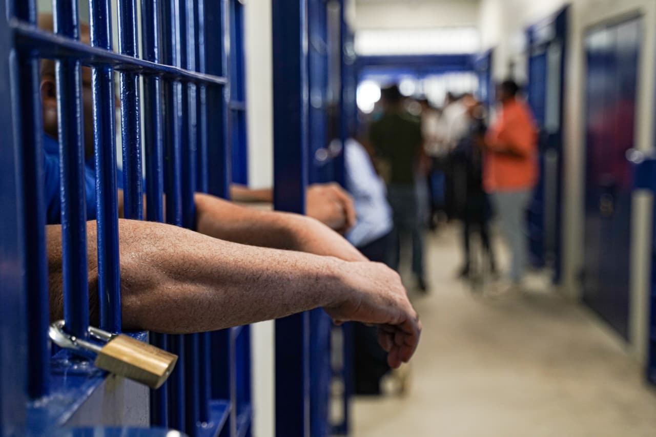 Cárcel Las Parras operará bajo prohibición total de celulares para internos y agentes penitenciarios