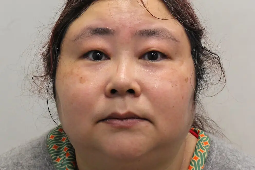 La "diosa de la riqueza" china enfrenta juicio por estafa millonaria en Bitcoin