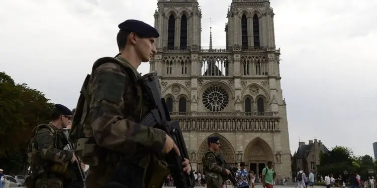 Francia aumenta medidas de seguridad por atentados del 13N
