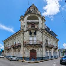 La vieja Clínica Alfonseca, un patrimonio arquitectónico en ruinas que clama por su rescate