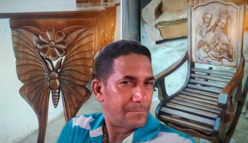 Juancito Torres, el artesano que da vida a la madera desde el corazón de Moca
