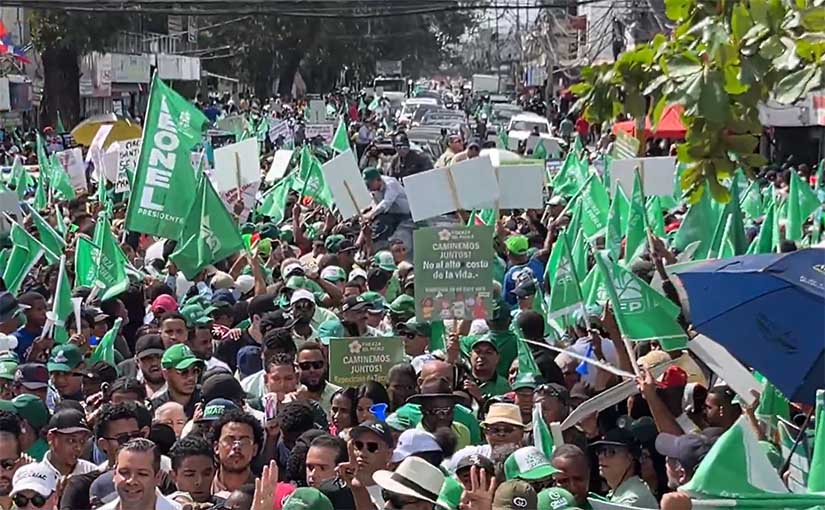 Leonel Fernández encabeza marcha de la FP en el Distrito Nacional