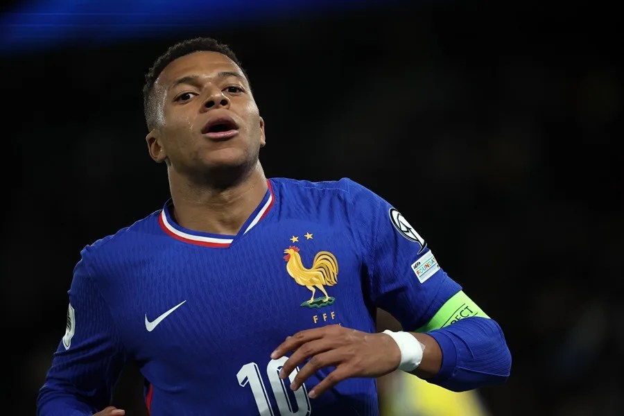 Mbappé queda descartado para el duelo ante Azerbaiyán; viajará a Madrid para exámenes en el tobillo