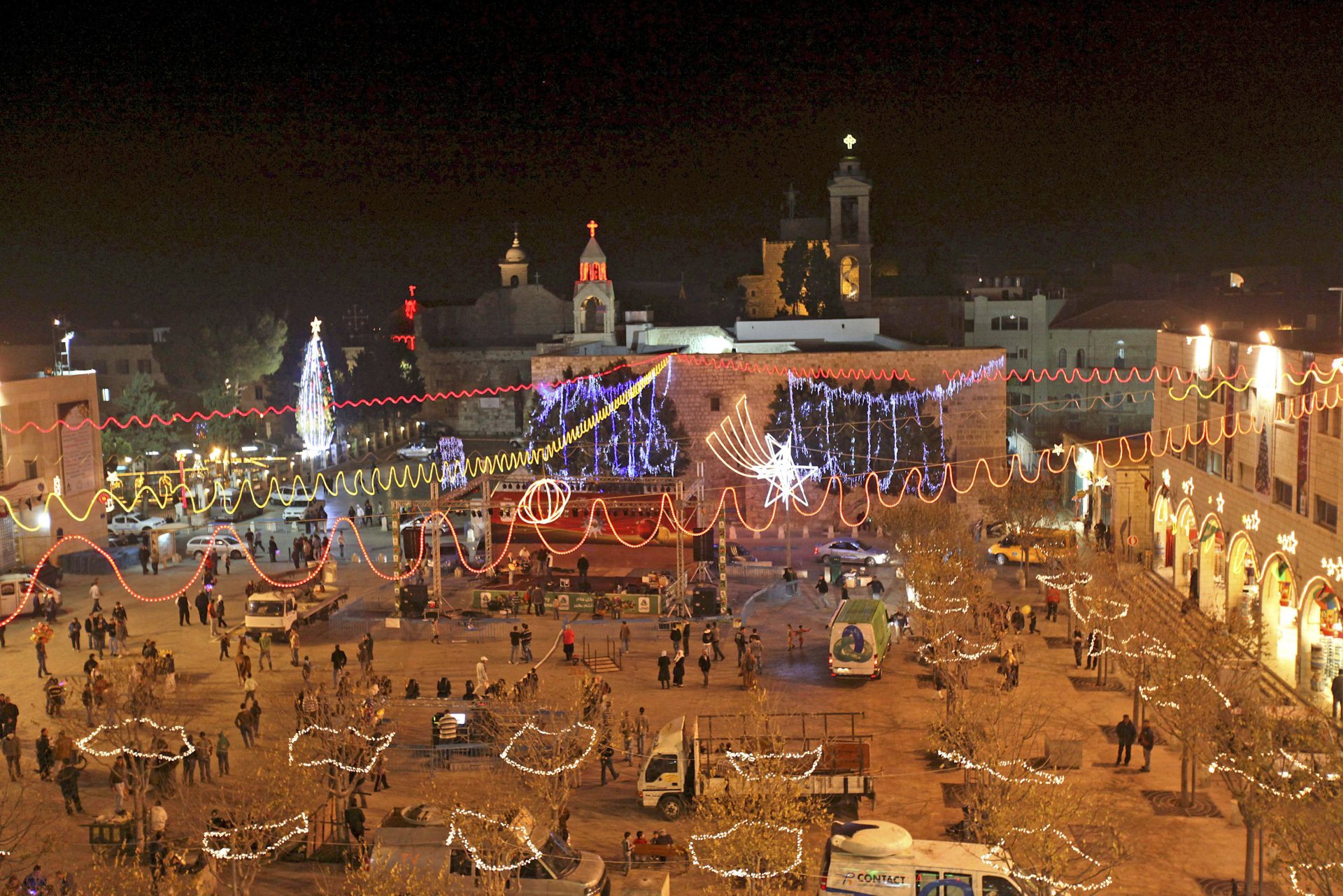 Belén prepara fiestas navideñas tras parálisis por guerra