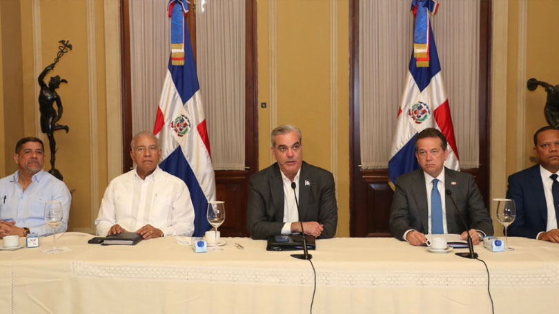 Presidente Abinader impulsa acciones para garantizar abastecimiento y estabilidad de precios durante la temporada navideña en todo el país