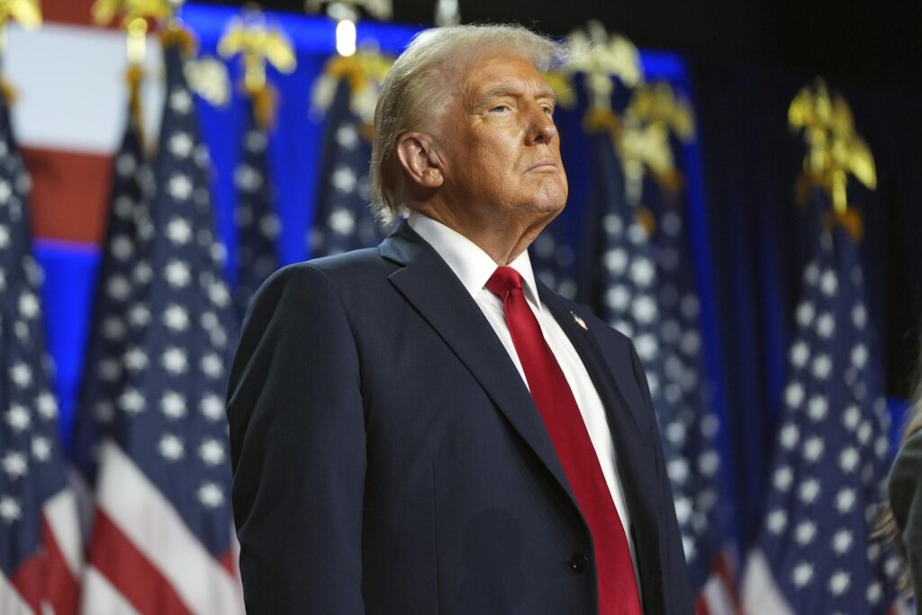 Trump asegura que "podría haber discusiones con Maduro"