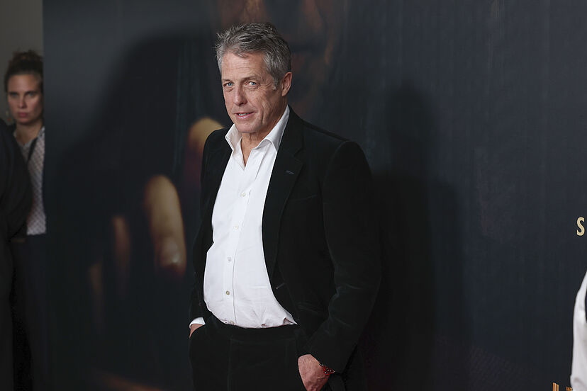 Hugh Grant considera compra Warner es mala noticia