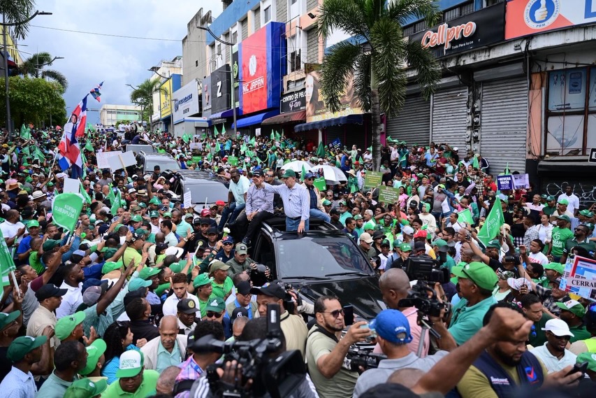 LF encabeza multitudinaria “La Gran Marcha del Pueblo” y afirma que la ciudadanía expresó su descontento