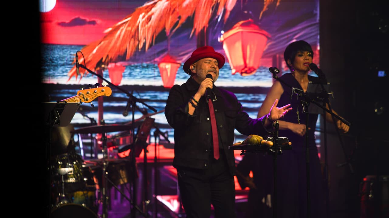 Pavel Núñez y su BipolarBand brindaron una noche inolvidable