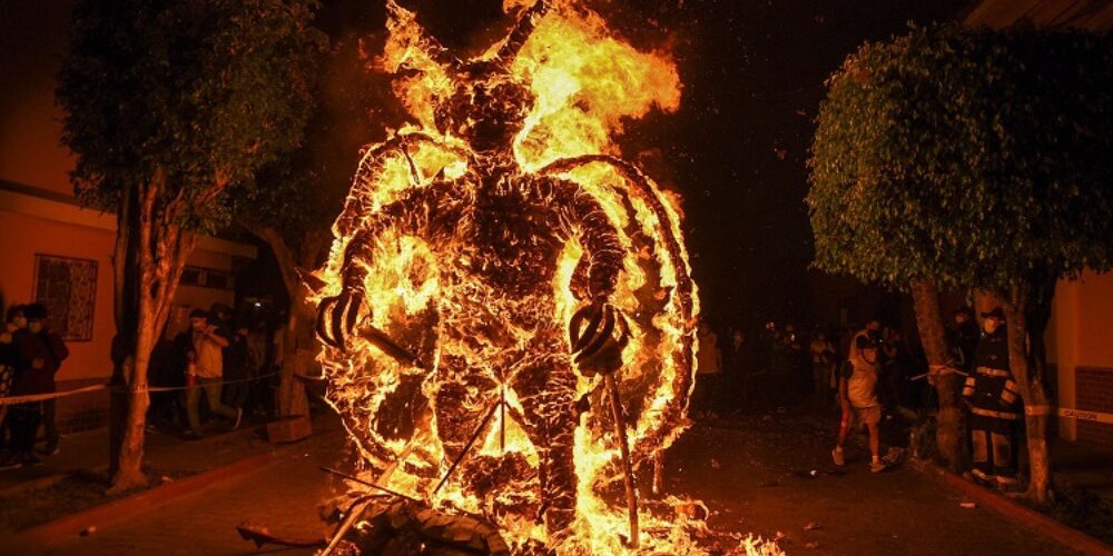 La quema del diablo en Guatemala: cultura y sátira