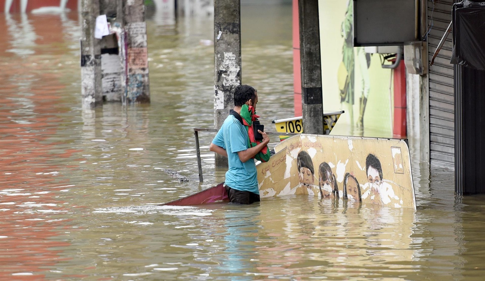 Elevan a 366 los muertos en Sri Lanka