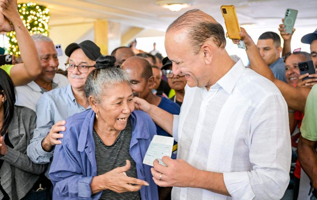Alcaldía de Santiago inicia pago del salario 13