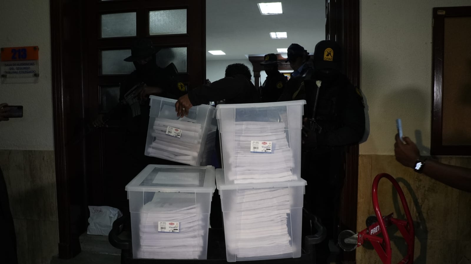 Defensa de Eduardo Read Estrella deposita más de 12 cajas de pruebas de arraigo ante el tribunal