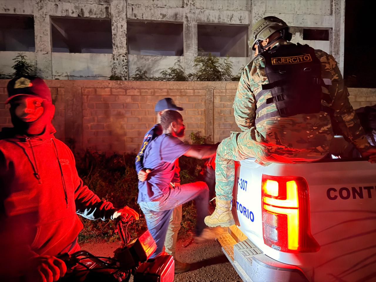 Detienen 827 extranjeros con estatus migratorio irregular