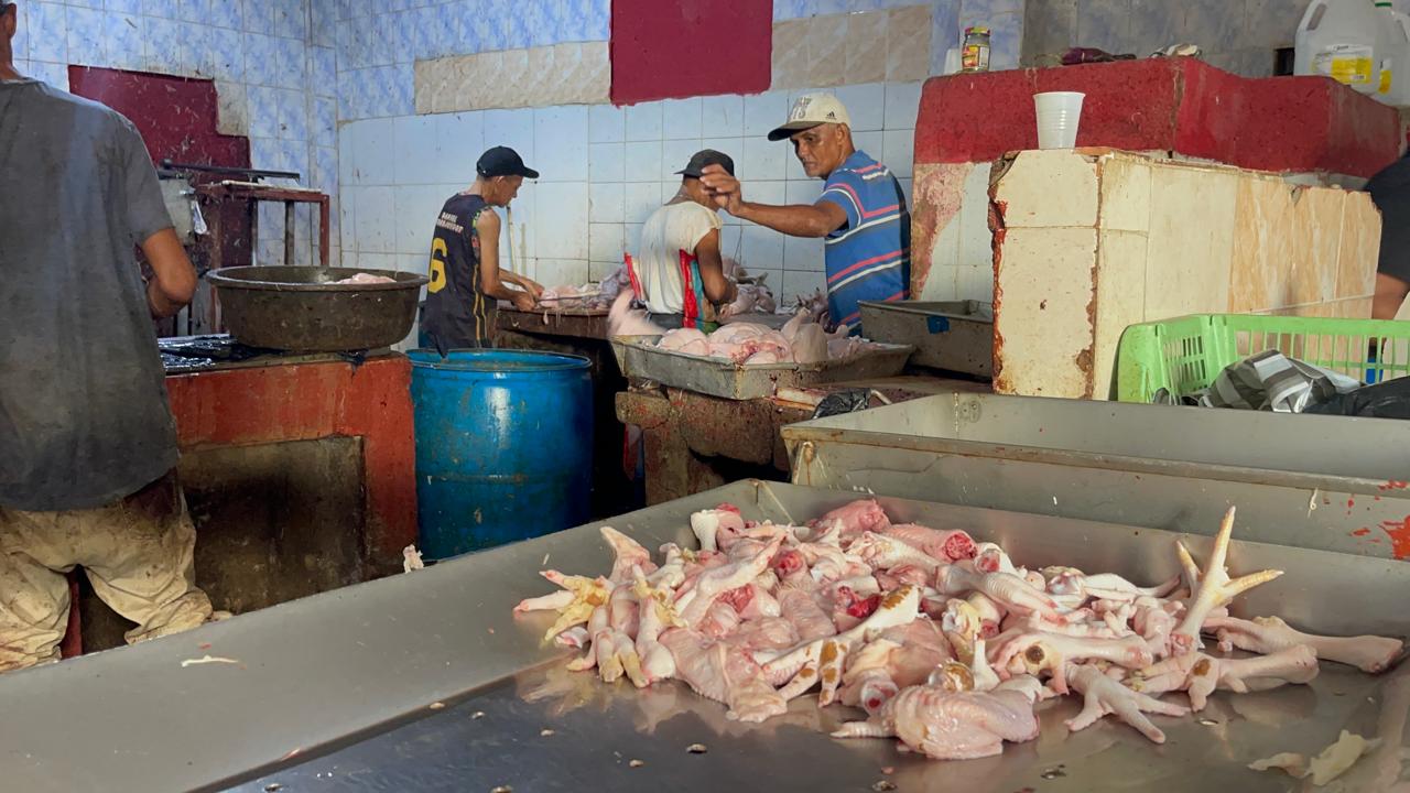 Pollo se vende entre 80 y 85 pesos la libra en Santiago