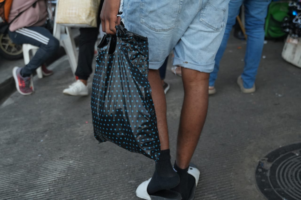 ¿Y tú, ya tienes tu outfit? dominicanos compran su ropa para recibir el Año Nuevo