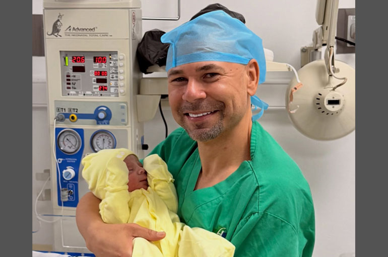 El Prodigio da la bienvenida a su hijo Emmanuel