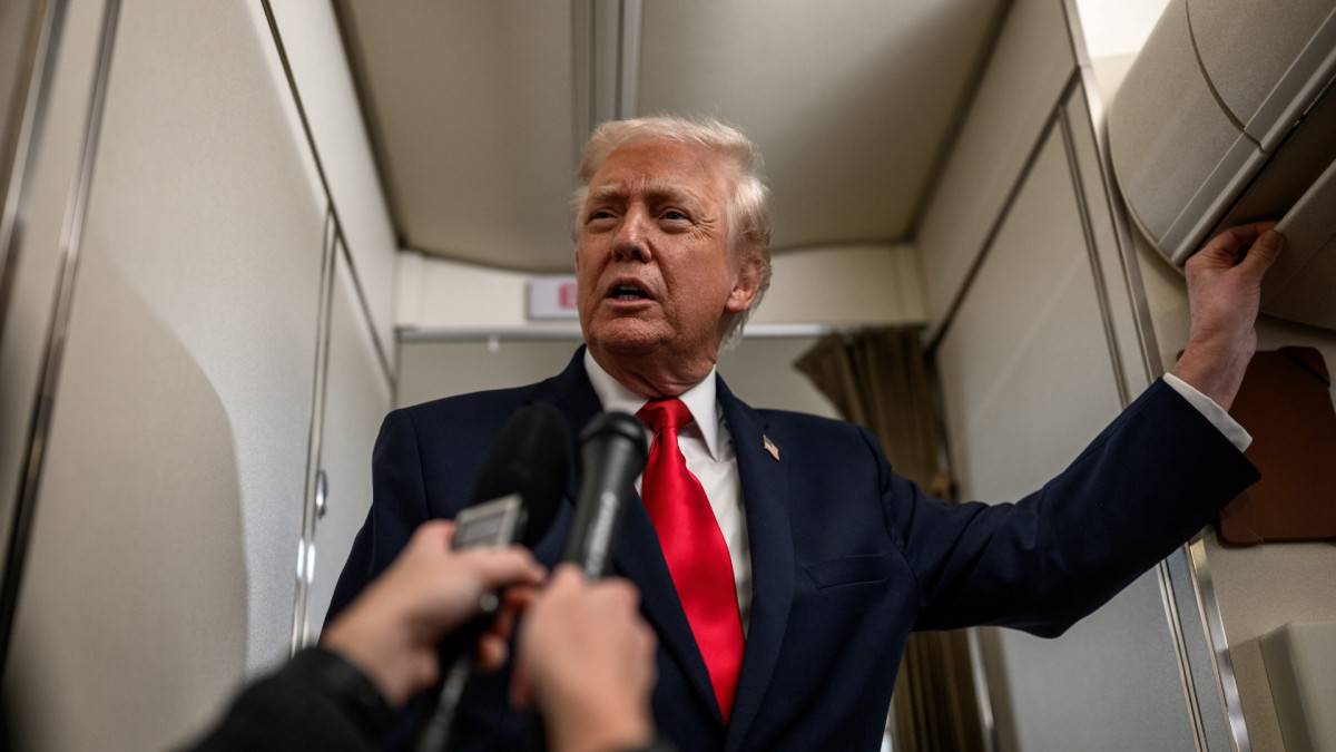 Trump critica en Universidad de Brown hubiera pocas cámaras