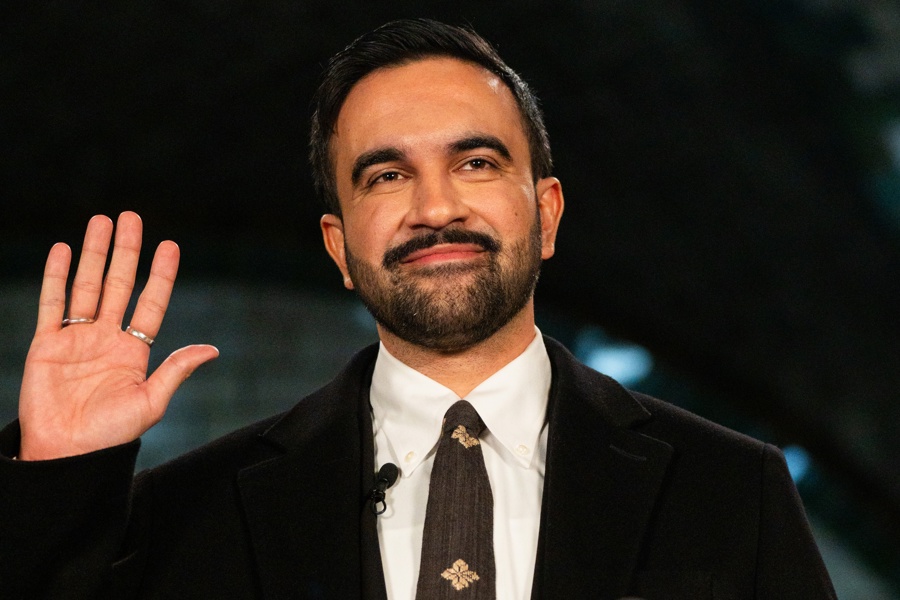 Alcalde de Nueva York debuta con medidas para vivienda