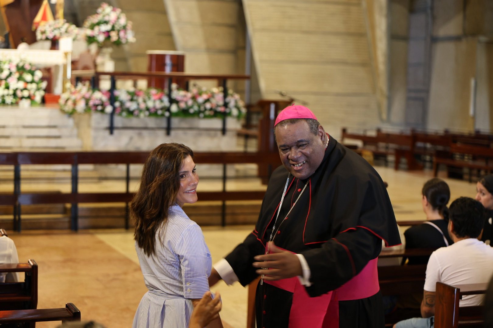 Embajadora de Estados Unidos visita la Basílica de Higüey y el Museo de la Altagracia