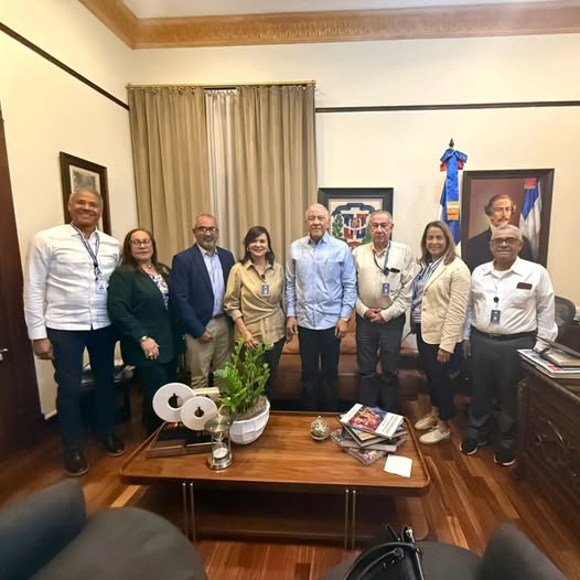 Ministro Administrativo de la Presidencia sostiene encuentro con autoridades de CORAASAN