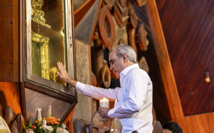 Abinader clama a la Virgen de la Altagracia 'Que su manto nos cubra con fe, esperanza y paz'